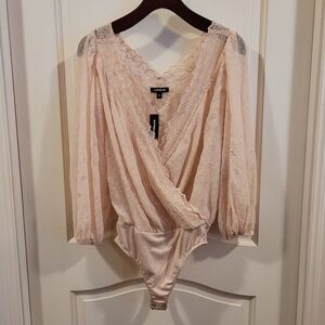 NWT Express Long Sleeve V-neck Eyelet Bodysuit Peach Size S